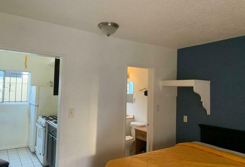 اتاق استاندارد چهار تخته, Encore Inn