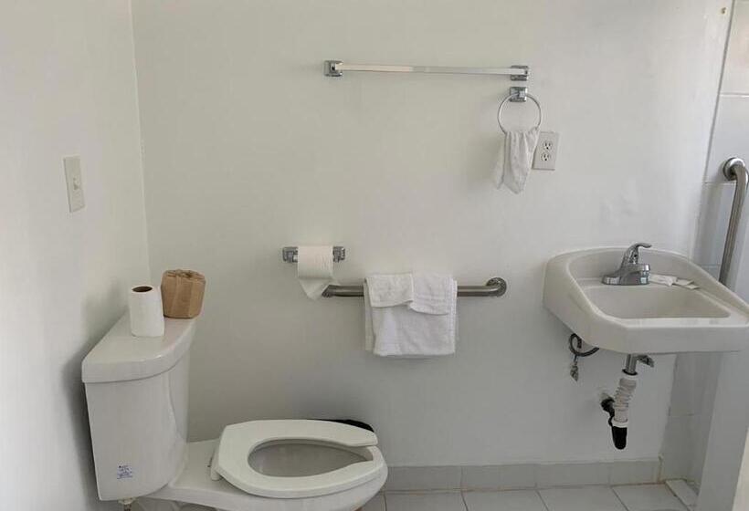 استودیوی لوکس, Encore Inn