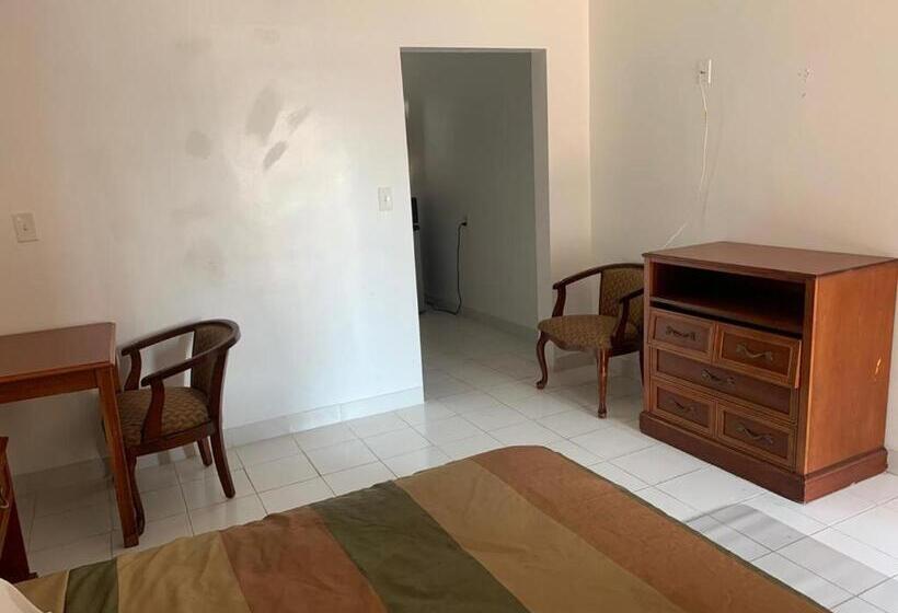 استودیوی لوکس, Encore Inn