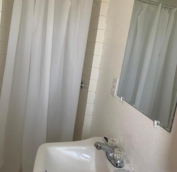 اتاق استاندارد, Encore Inn