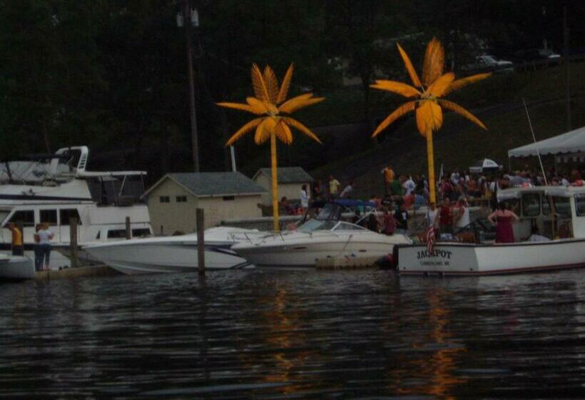 バルコニー付きデラックスルーム, The Anchor Inn And Marina