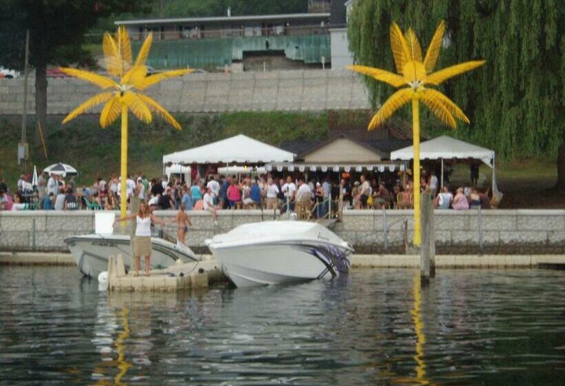 バルコニー付きデラックスルーム, The Anchor Inn And Marina