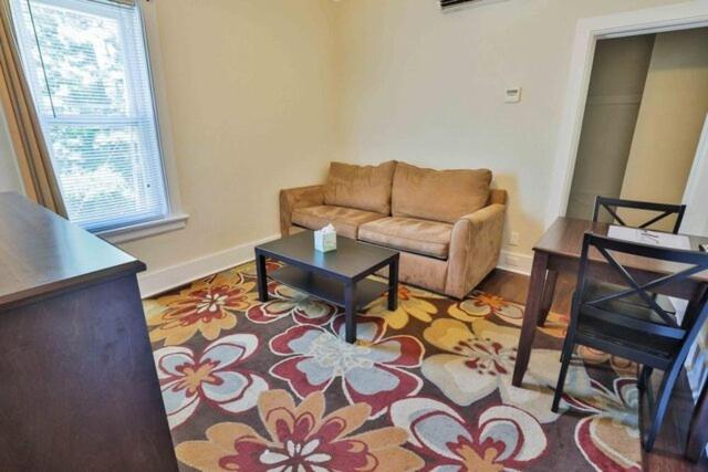 חדר סטנדרט עם מיטת קינג, Nader S Motel & Suites