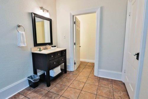 חדר סטנדרט עם מיטת קינג, Nader S Motel & Suites