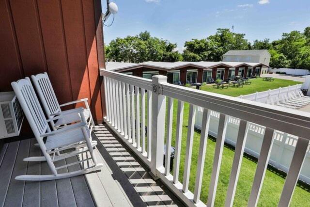 Полулюкс с Балконом, Nader S Motel & Suites