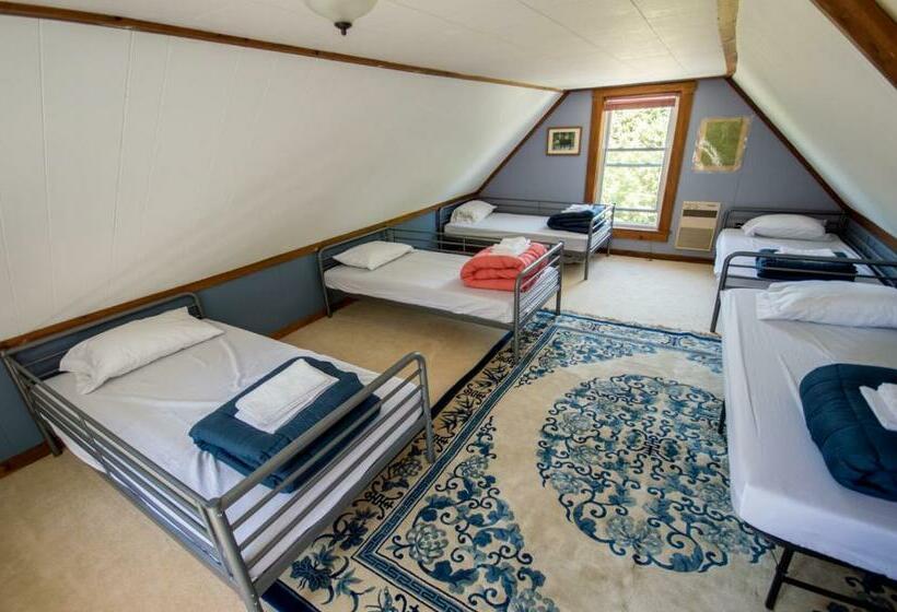 سرير فى غرفة مشتركه, The Notch Hostel