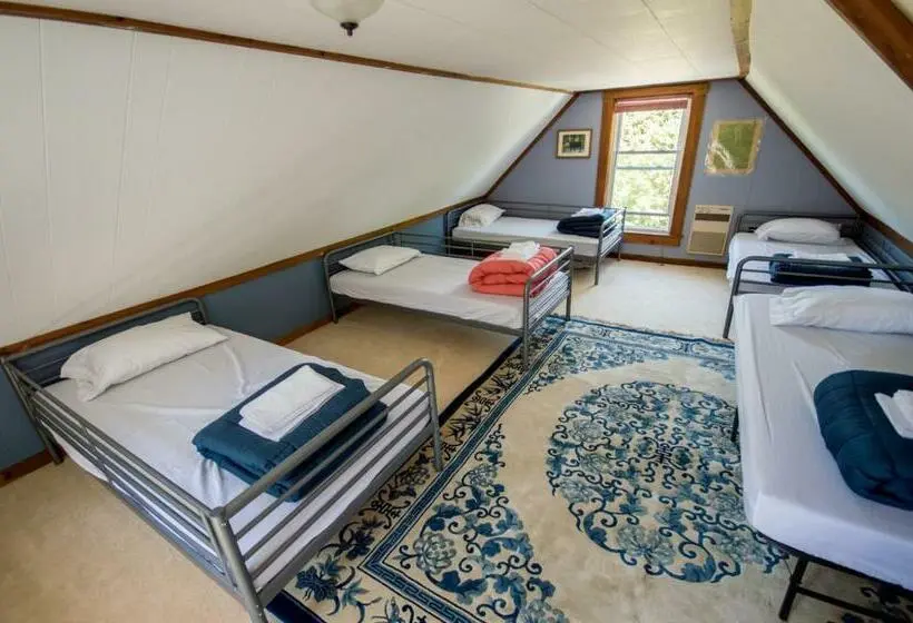 تختخواب در اتاق مشترک, The Notch Hostel