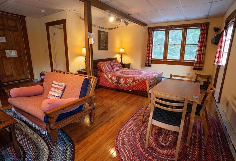 غرفة ديلوكس, The Notch Hostel