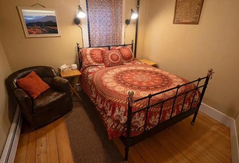 اتاق استاندارد, The Notch Hostel