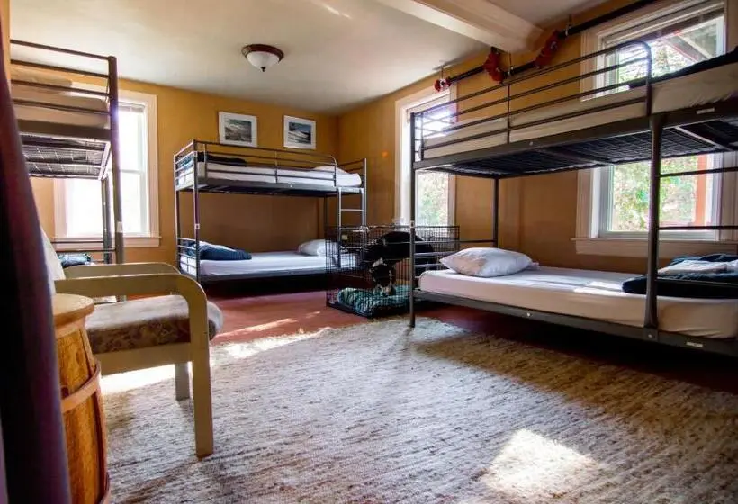 تختخواب در اتاق مشترک, The Notch Hostel