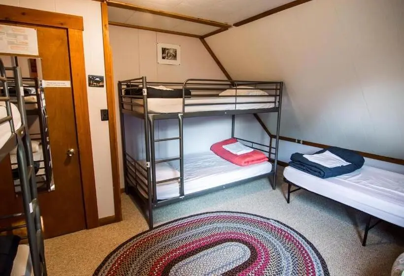 تختخواب در اتاق مشترک, The Notch Hostel