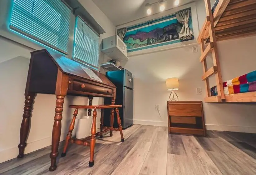 اتاق استاندارد, The Notch Hostel