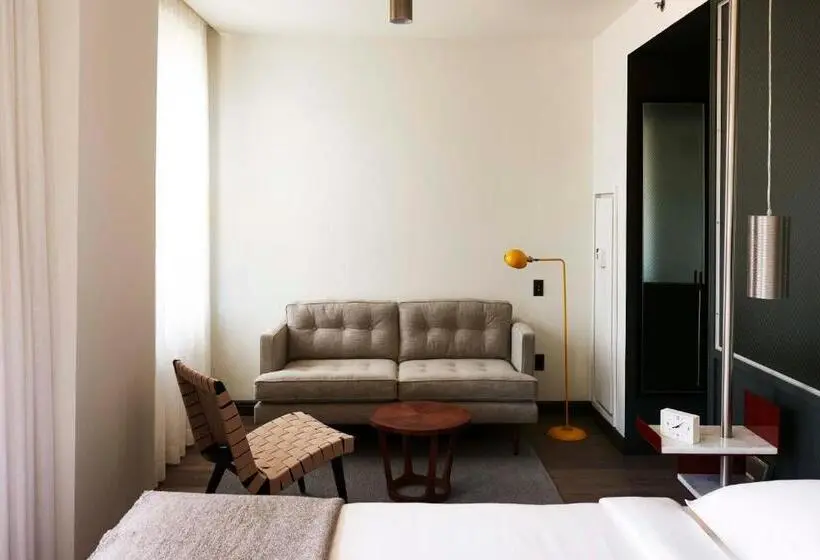 اتاق استاندارد با تخت بزرگ برای معلولان, The Robey, Chicago, A Member Of Design Hotels