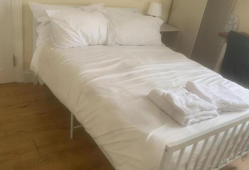 Standart Tek Kişilik Oda, Specious Studio Flats