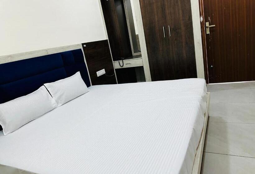 غرفة قياسية, Golden Oasis Near Danik Bhaskar Office