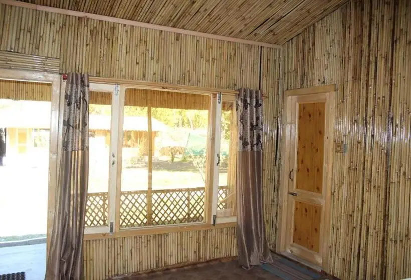 デラックスルーム, The Sylvan Hut