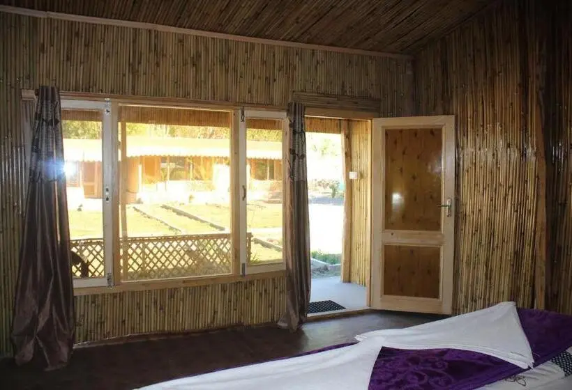 デラックスルーム, The Sylvan Hut