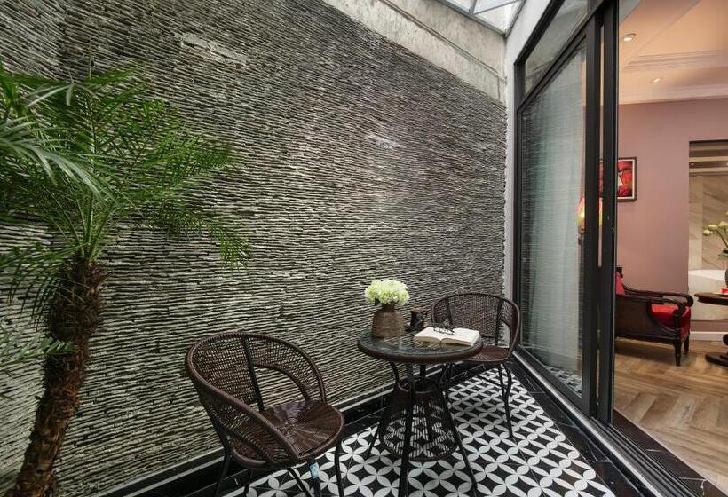 سوییت لوکس, Acoustic Premium Hotel & Spa