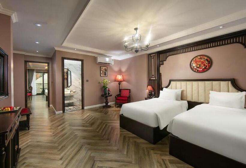 سوییت خانوادگی, Acoustic Premium Hotel & Spa