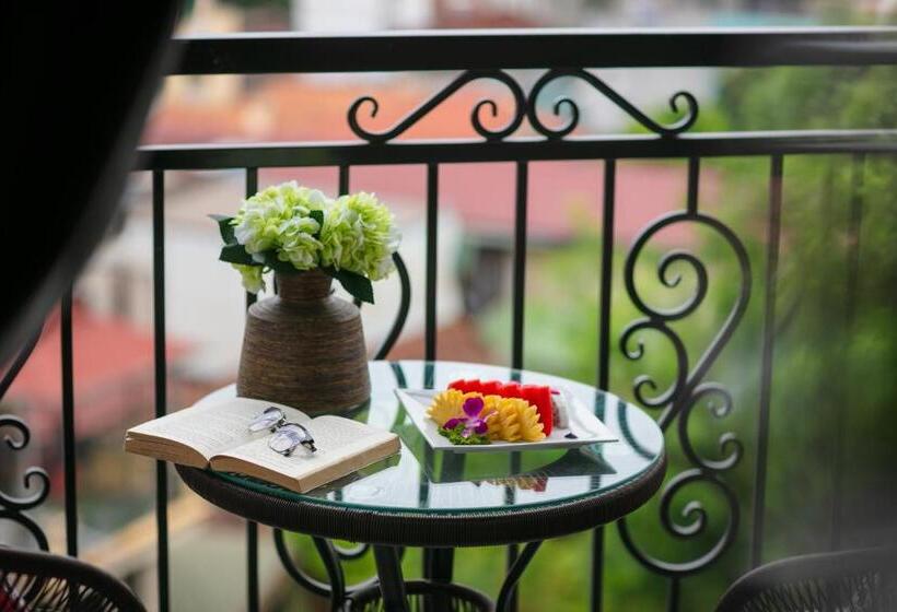 سوئیت با بالکن, Acoustic Premium Hotel & Spa