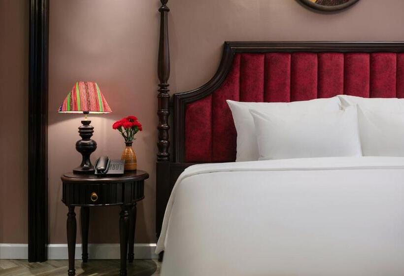 مجموعه ویستا شهر, Acoustic Premium Hotel & Spa