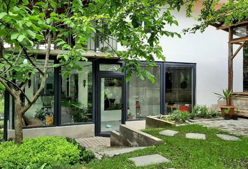 چادر با خدمات رفاهی استاندارد, Coworking & Coliving Gumbrini