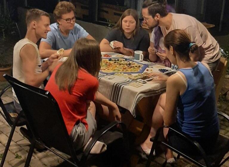 چادر با خدمات رفاهی استاندارد, Coworking & Coliving Gumbrini