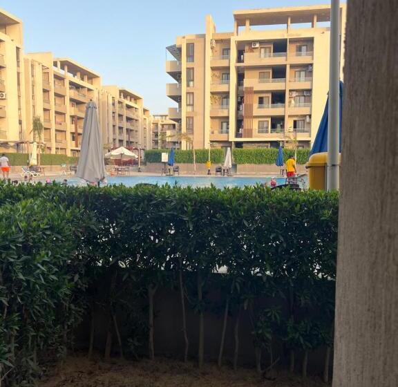 اتاق استاندارد با چشمانداز استخر, Grand Hills Village