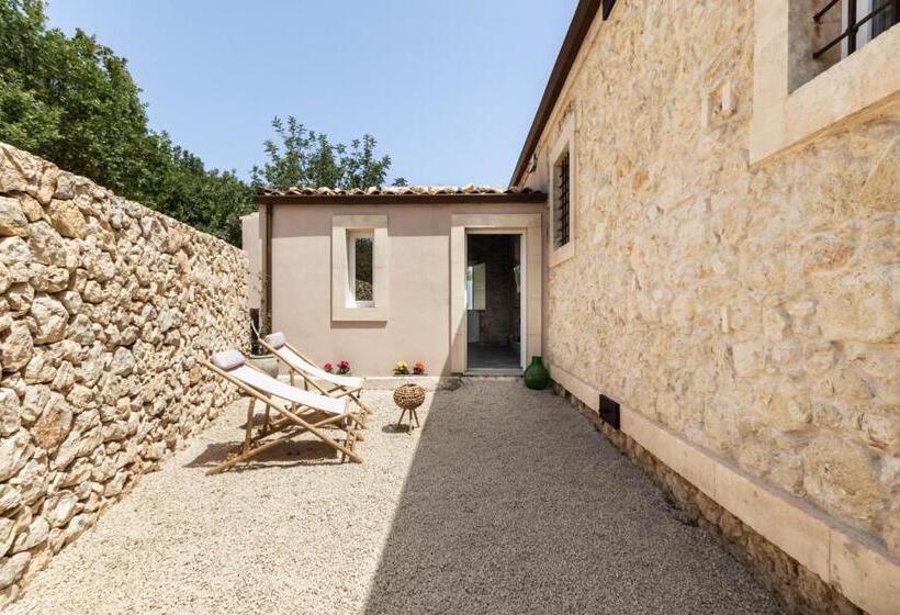 デラックスルーム, Casale Micale