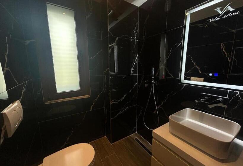 Camera Quadrupla Standard Vista Giardino, Vila Ami