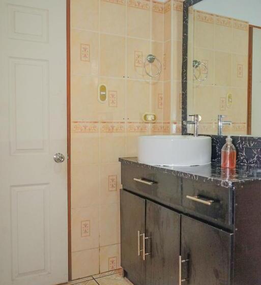 غرفة قياسية ثلاثية, Y Restaurante Punta Diamantes