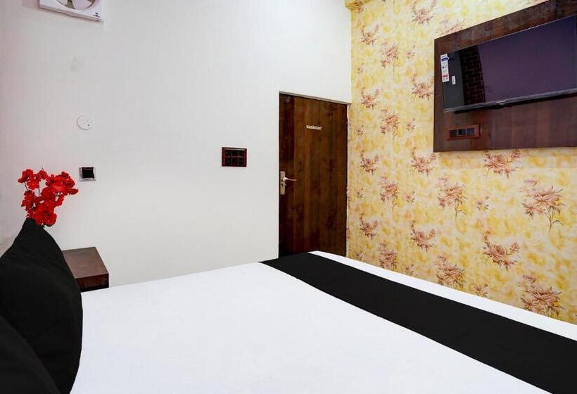 חדר קלאסי לשלושה, Oyo Hotel Guru