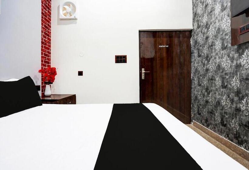 חדר קלאסי לשלושה, Oyo Hotel Guru