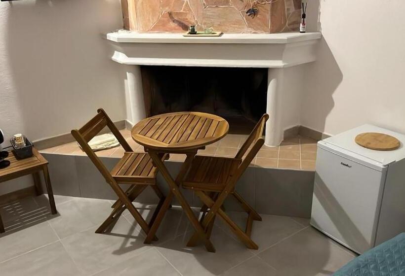 スタンダードルーム, Moncici House