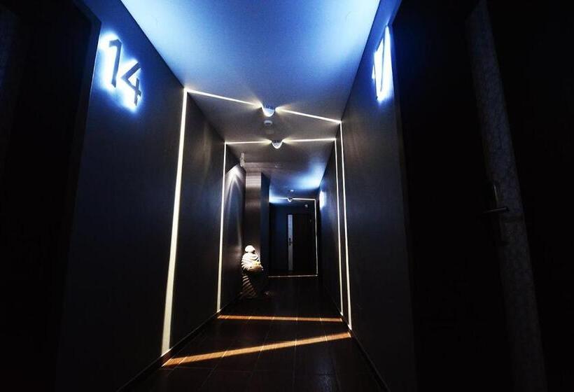 Quarto Estandar, The One Apartments