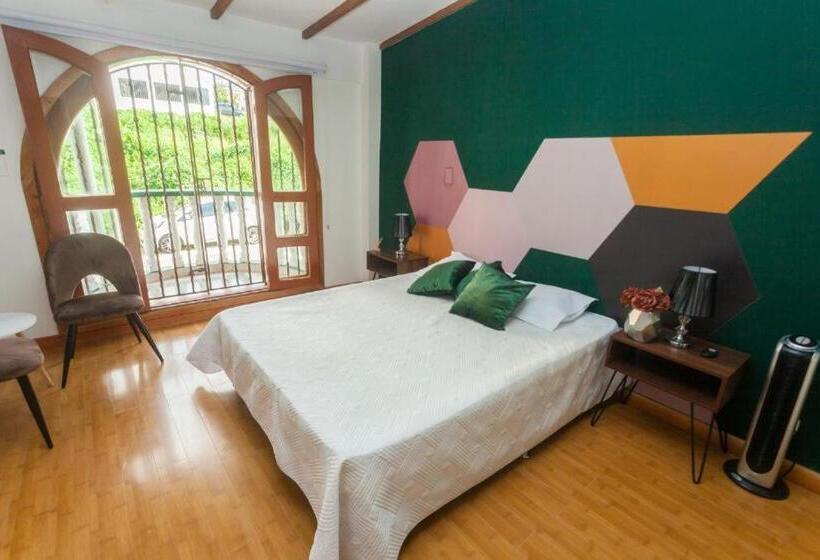 اتاق استاندارد سه تخته با بالکن, Albore Hostel Pereira