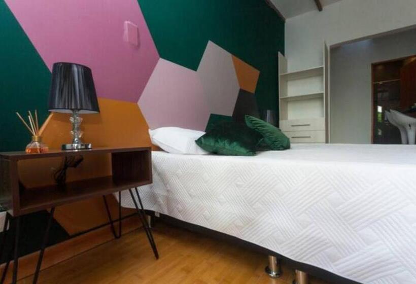 غرفة قياسية ثلاثية مزودة بشرفة, Albore Hostel Pereira