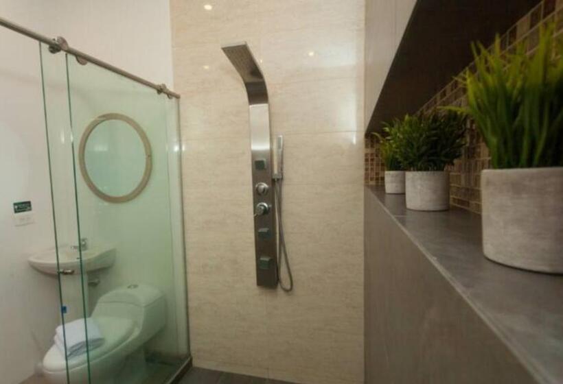 اتاق استاندارد سه تخته با بالکن, Albore Hostel Pereira