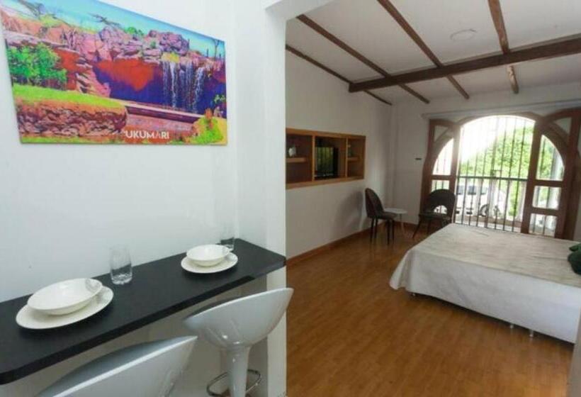 غرفة قياسية ثلاثية مزودة بشرفة, Albore Hostel Pereira