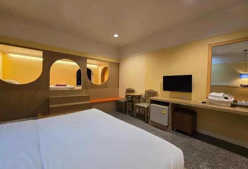 Superior-perhehuone, Goldenland Hotel Chiangrai