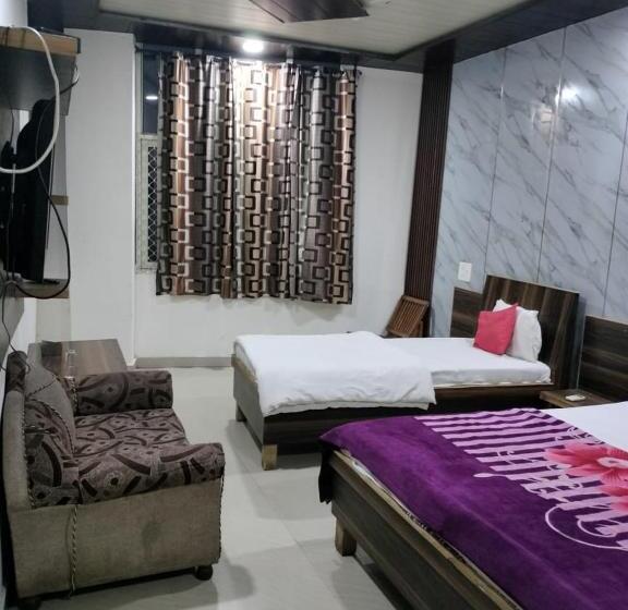 Quarto Deluxe, Amron2