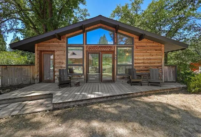 マウンテンビュースイート, Basecamp Lodge
