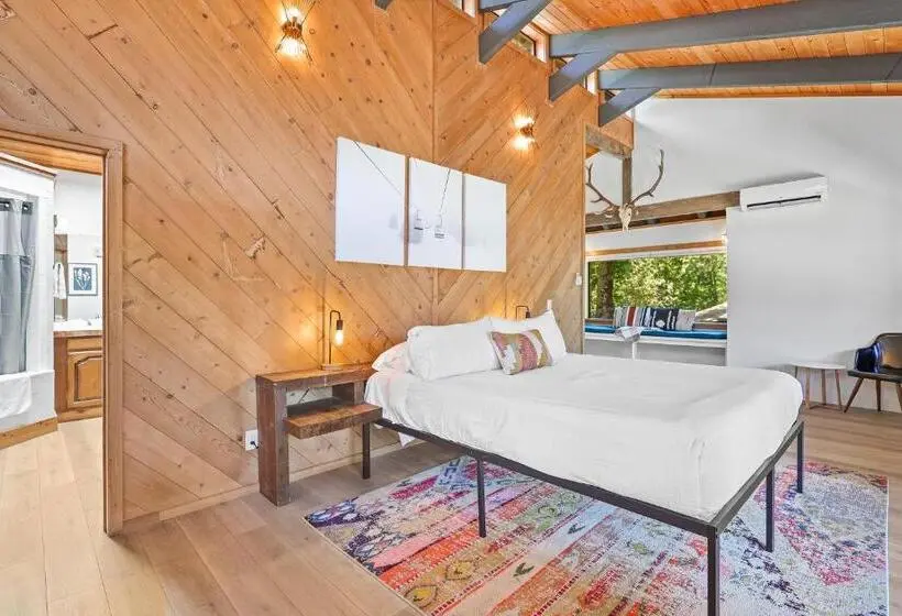 スイート（家族用）, Basecamp Lodge