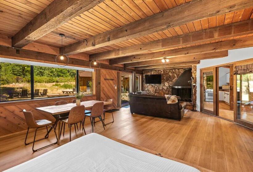 패밀리 스위트, Basecamp Lodge