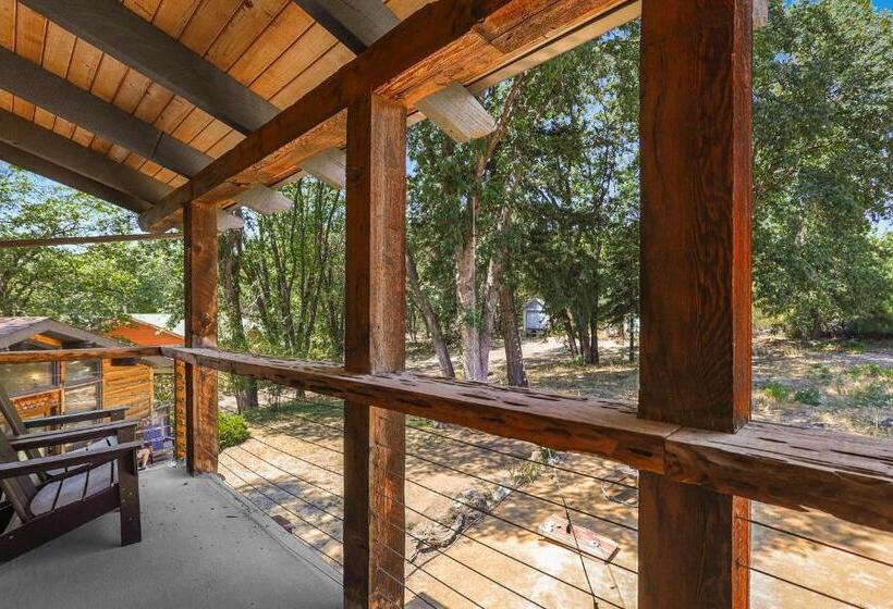 패밀리 스위트, Basecamp Lodge