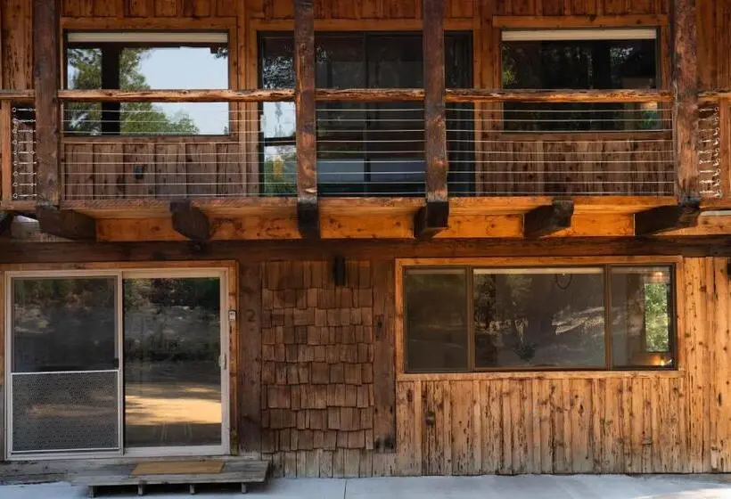 スイート（家族用）, Basecamp Lodge