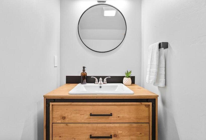 패밀리 스위트, Basecamp Lodge