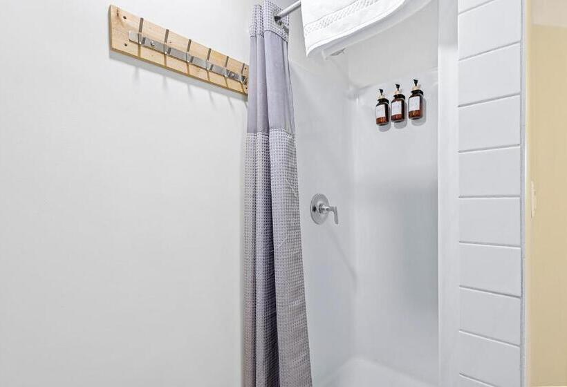 패밀리 방갈로, Basecamp Lodge