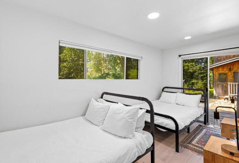 패밀리 방갈로, Basecamp Lodge