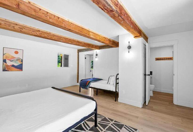 패밀리 방갈로, Basecamp Lodge